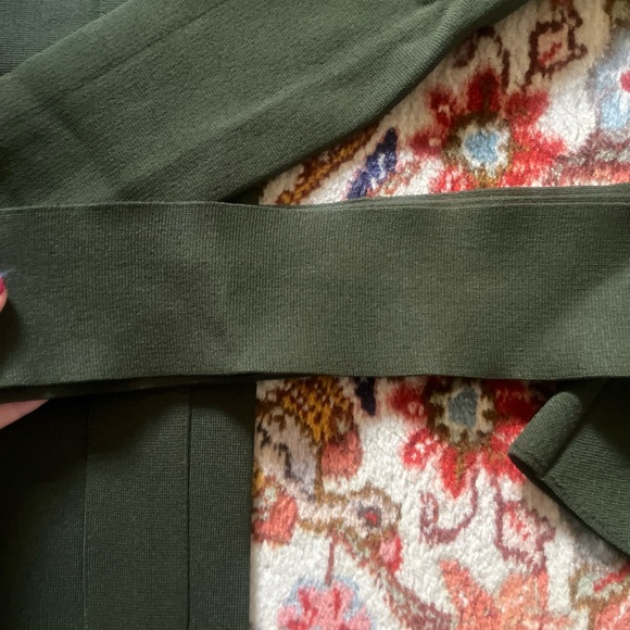 Scanlan Theodore Crepe knit set hunter green small. - Picture 12 of 12
